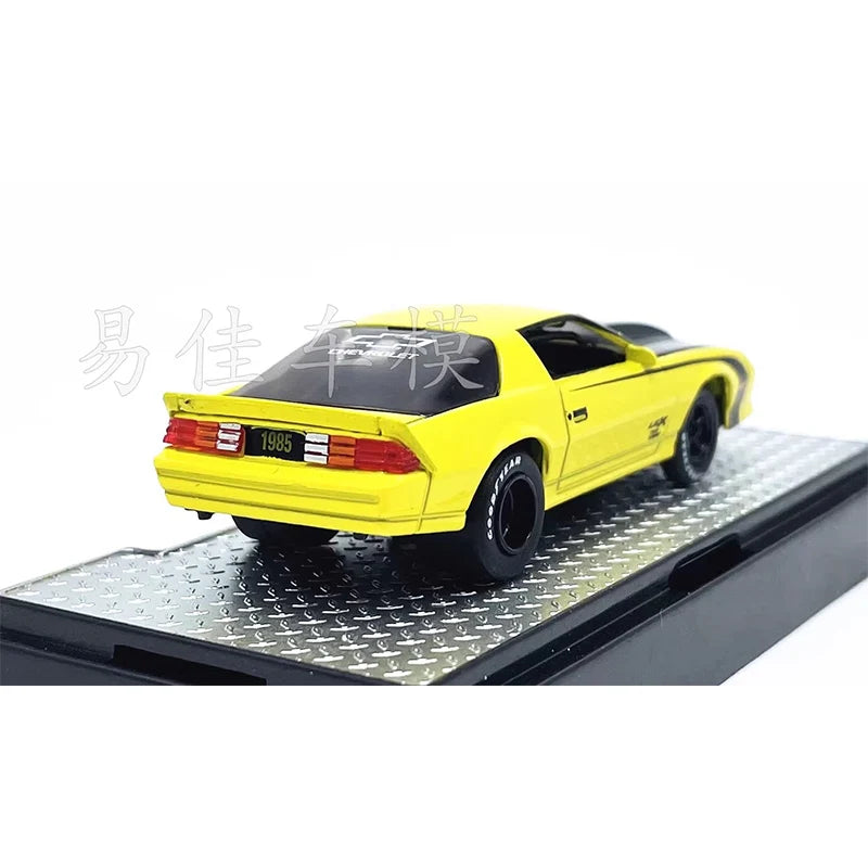 Diecast Original 1:64 Scale 1985 Camaro IROC-Z Simulation Alloy Car Model Static Display Collectible Gift Decoration Souvenir