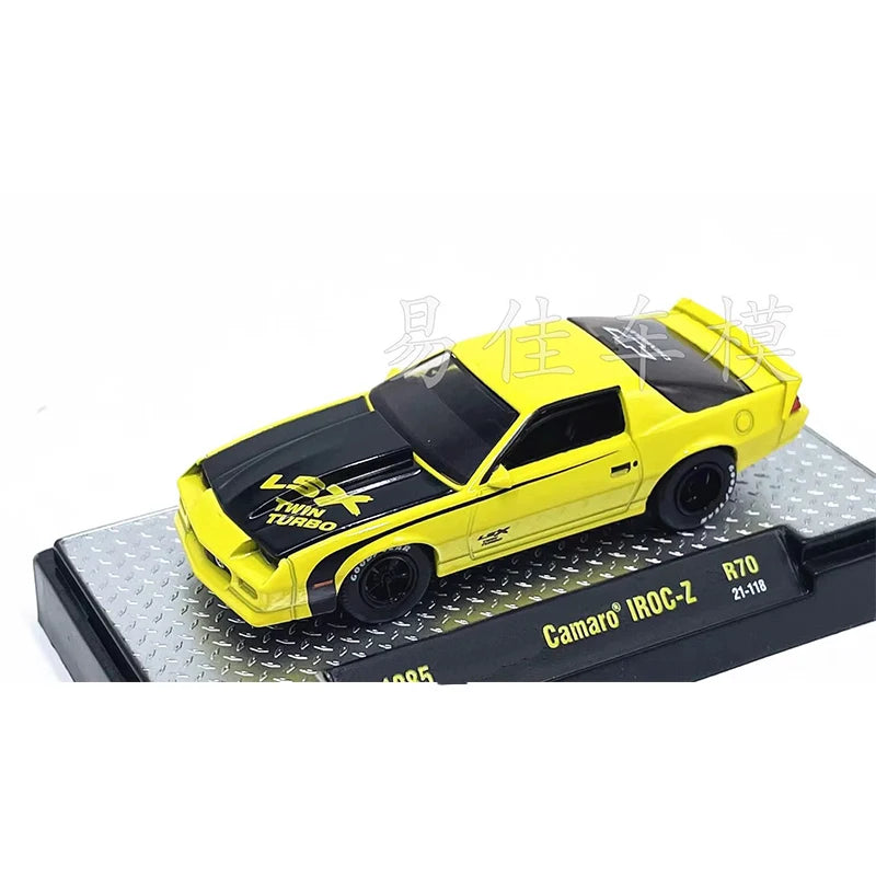 Diecast Original 1:64 Scale 1985 Camaro IROC-Z Simulation Alloy Car Model Static Display Collectible Gift Decoration Souvenir