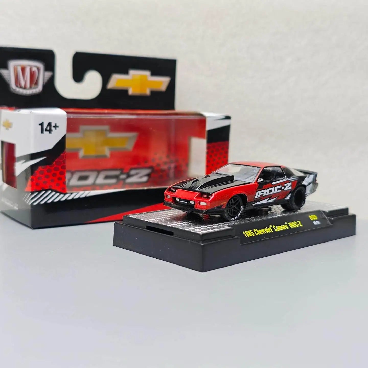 M2 1:64 1985 Camaro IROC-Z Diecast Alloy Car Model Collectible